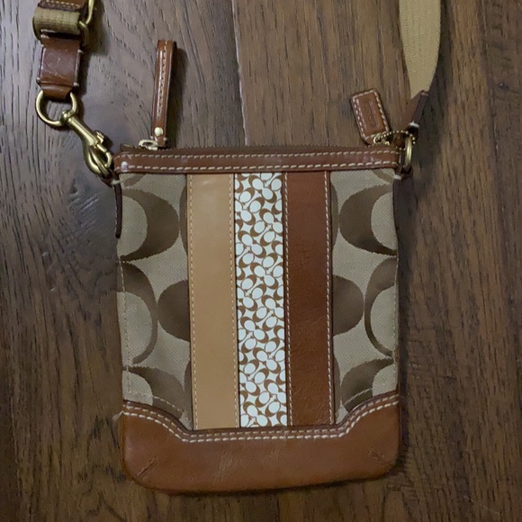 Coach side purse - Picture 2 of 11